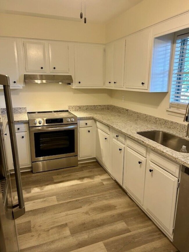 Building Photo - 848 E Boston St