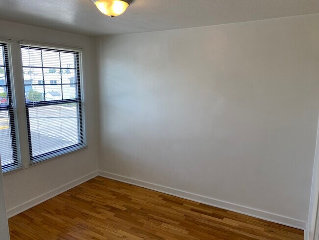 Building Photo - 115 N Ivy St