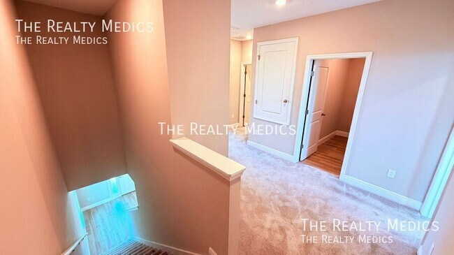 Building Photo - 6495 Cyrils Dr