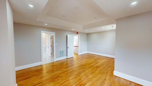 Building Photo - 911 Monroe St NW