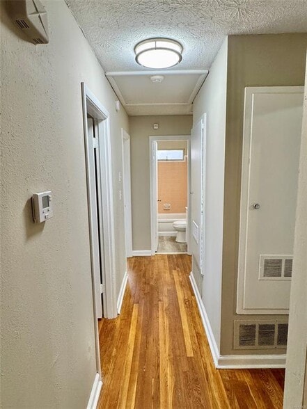 Building Photo - 875 Karen Rd