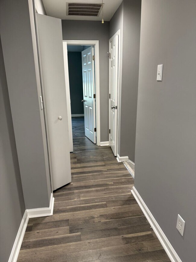 Building Photo - Complete BRAND NEW Renovation 3 Bed/2.5 Bath Townhome in Milton GA