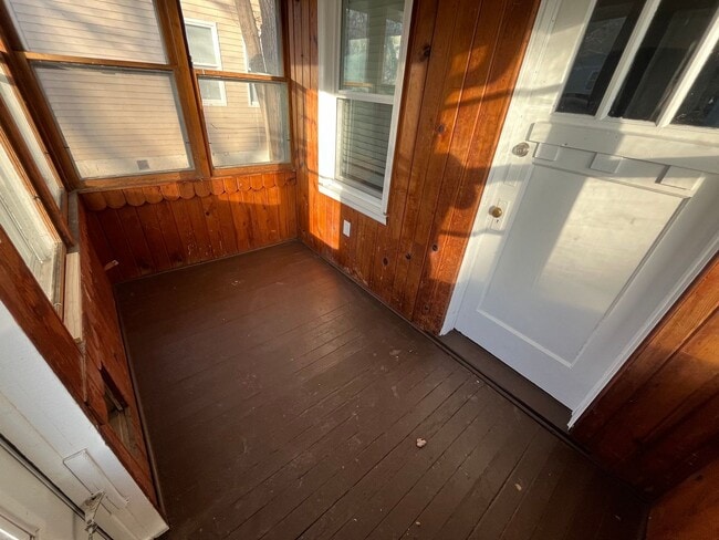 Building Photo - Fully Remodeled House!