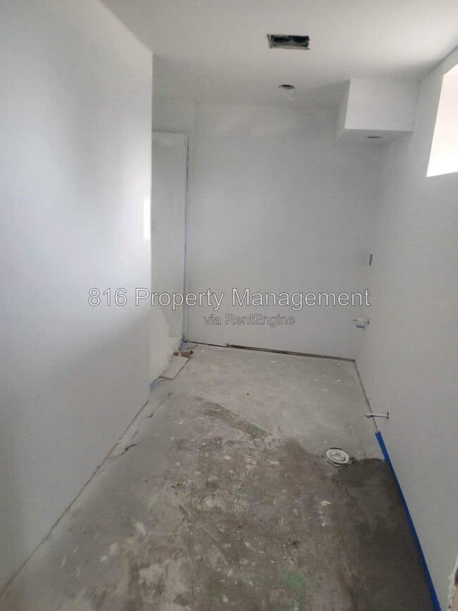 Building Photo - 1111 E Sea Ave