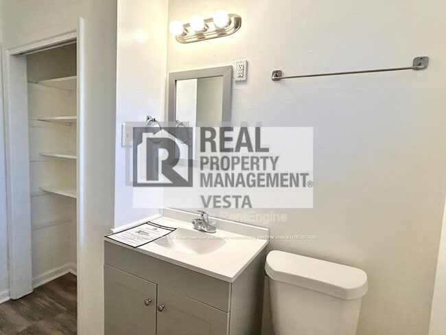 Building Photo - 2403 Groveland Cir N