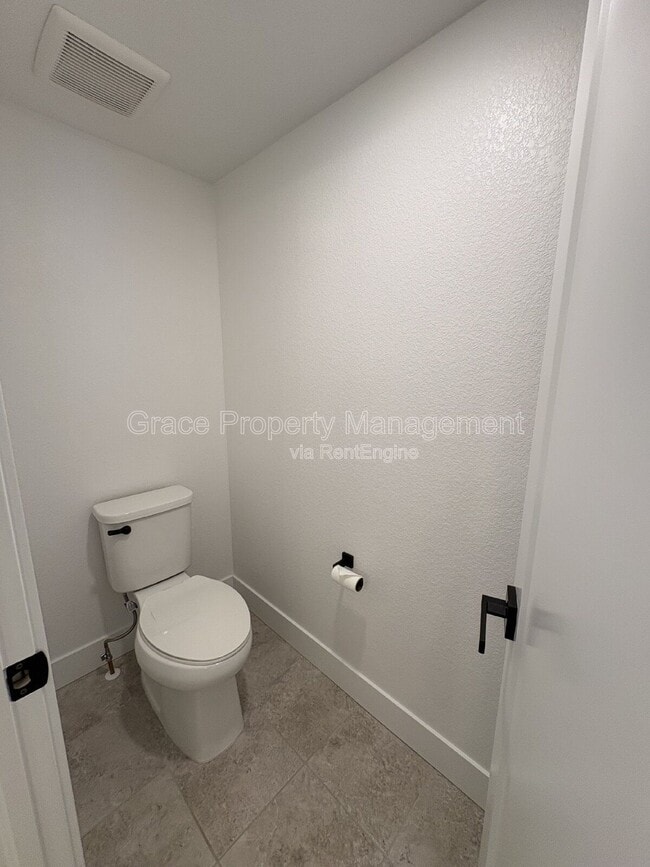 Building Photo - 2657 W 68th Pl