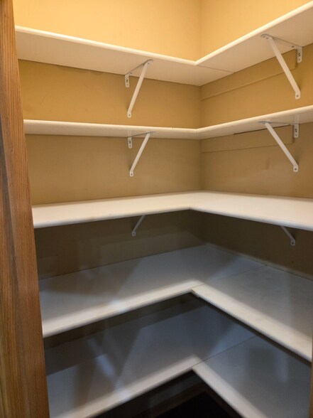 Building Photo - 7970 Hartig Cir
