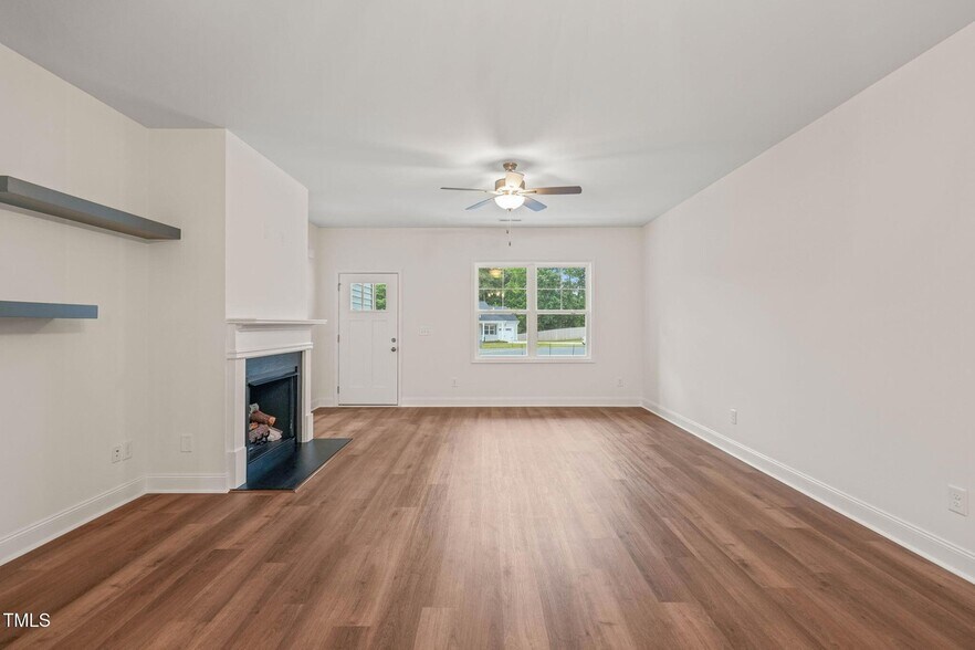 Building Photo - 156 Harmony Trl