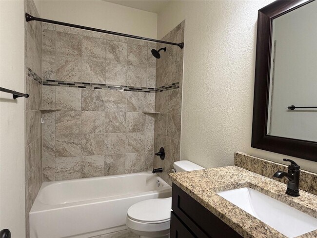 Building Photo - 206 Fairway Cir