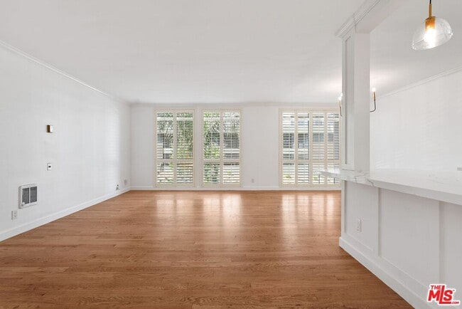 Building Photo - 7270 Hillside Ave