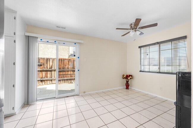 Building Photo - 42851 Lemonwood Dr