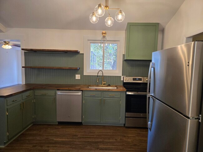 Building Photo - 3327 Cockatoo Rd