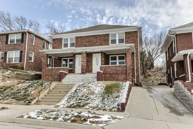 Building Photo - Beautiful Three Bedroom Town Home!