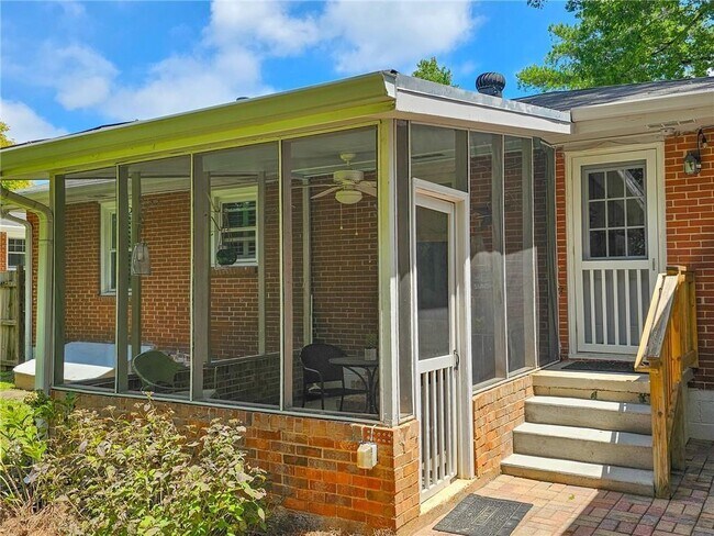 Building Photo - 908 Willivee Dr