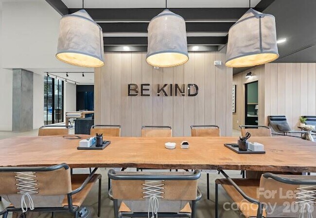 Building Photo - 536 W Tremont Ave