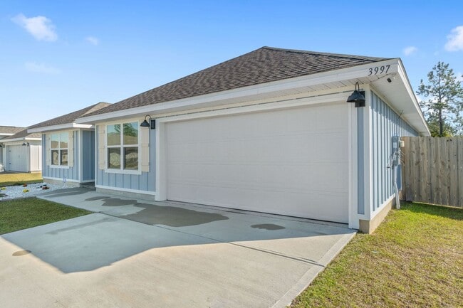 Building Photo - Gorgeous and Spacious 5/3 Home with Commun...