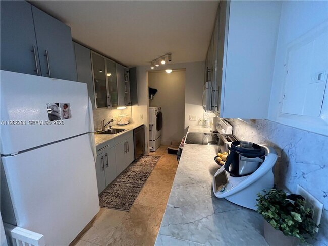 Building Photo - 780 NE 69th St