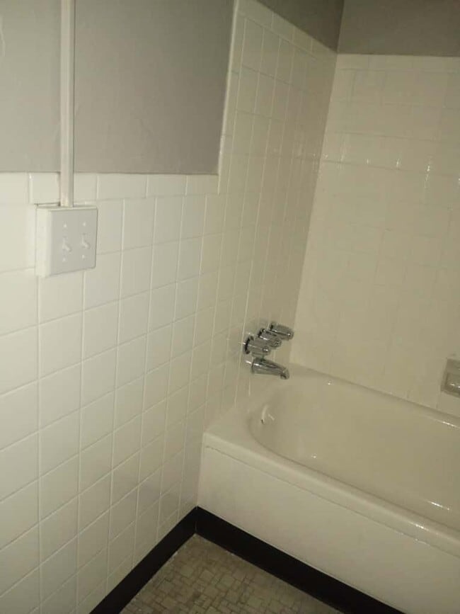 Building Photo - 13444 Euclid Ave