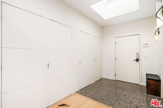 Building Photo - 2111 S Beverly Glen Blvd