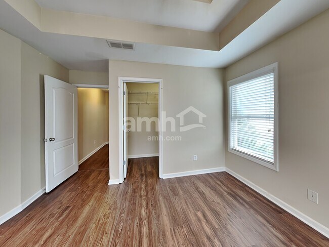 Building Photo - 16 Creekside Way