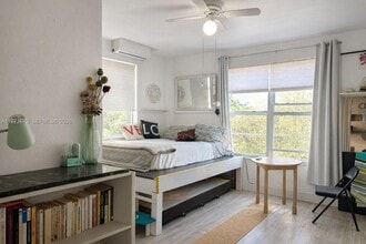 Building Photo - 428 SW 9th St