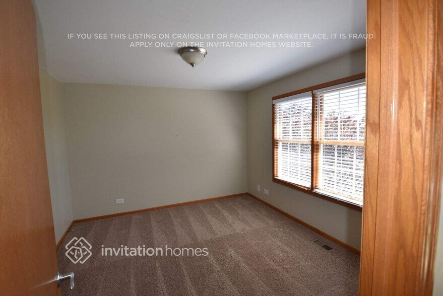 Building Photo - 21453 English Dr