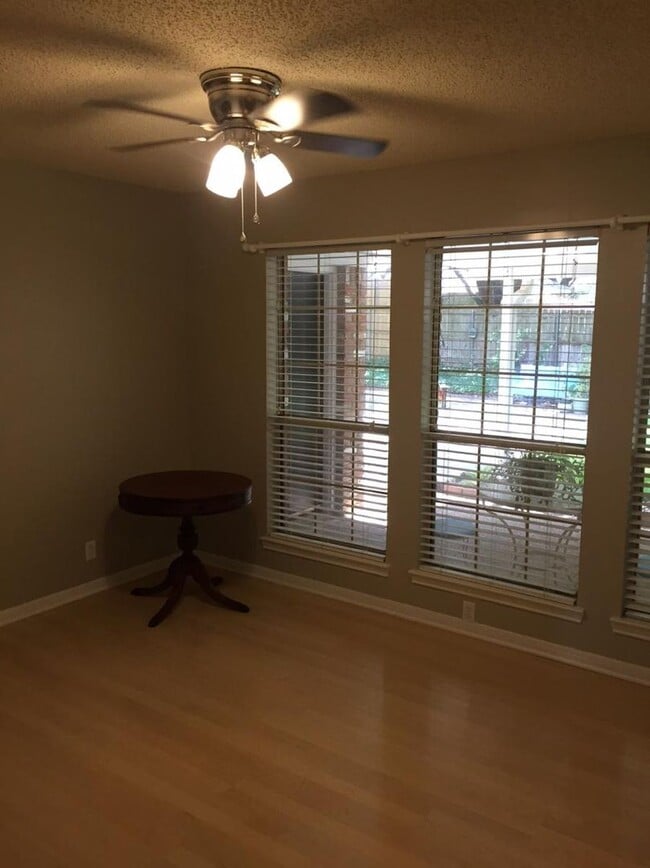 Building Photo - Updated Midway ISD Home