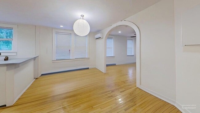 Building Photo - 135 1/2 Wentworth Street