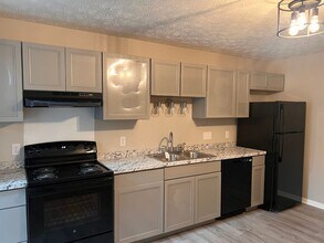 Building Photo - 2 bedroom duplex for rent - Available Now