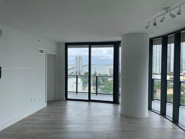 Building Photo - 121 NE 34th St