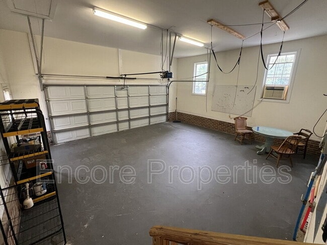 Building Photo - 1008 Elmsleigh Way