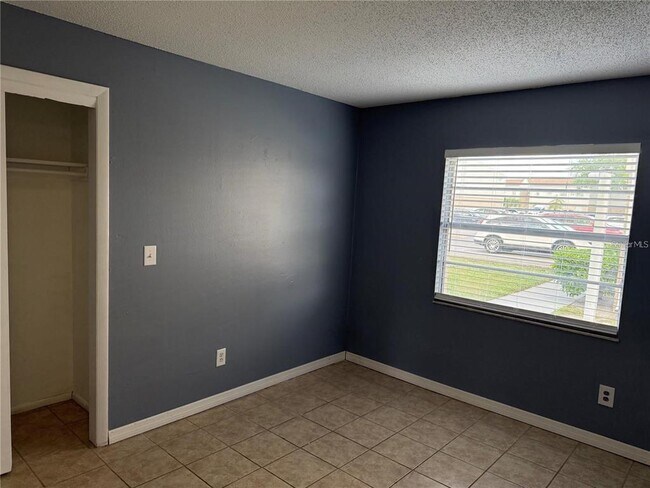 Building Photo - 7210 N Manhattan Ave