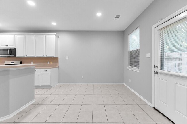 Building Photo - 16007 Sandy Path Ln