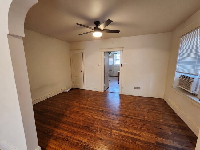 Building Photo - 8687-8689-8689 Oriole Ave