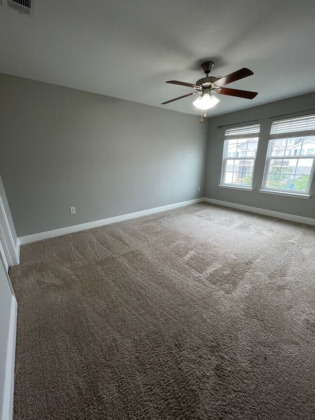 Building Photo - *** MOVE IN SPECIAL! Half OFF 1st Month's Rent!