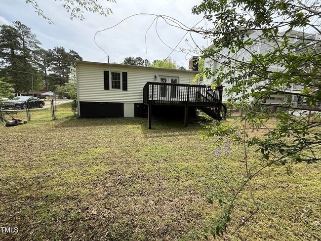 Building Photo - 215 Walnut St