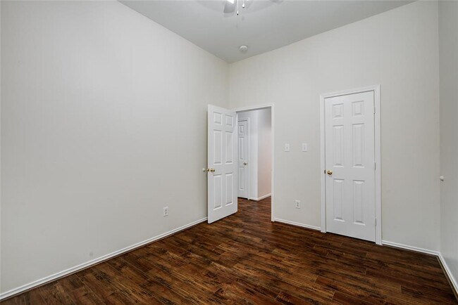 Building Photo - 6106 Grand Glen Ct