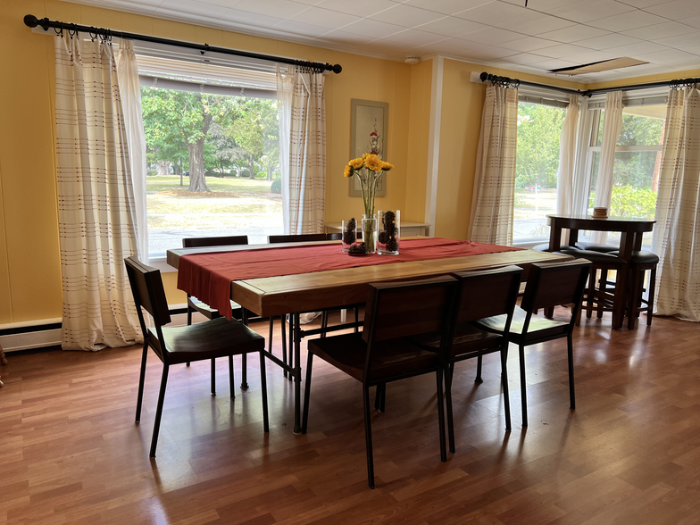 Dining room overlooks Elizabeth Park - 2123 Park St