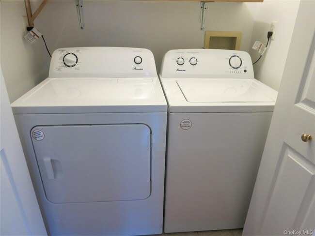 Building Photo - 56 Linwood Rd N