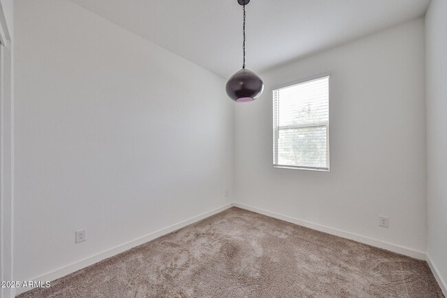 Building Photo - 509 E Elm Ln