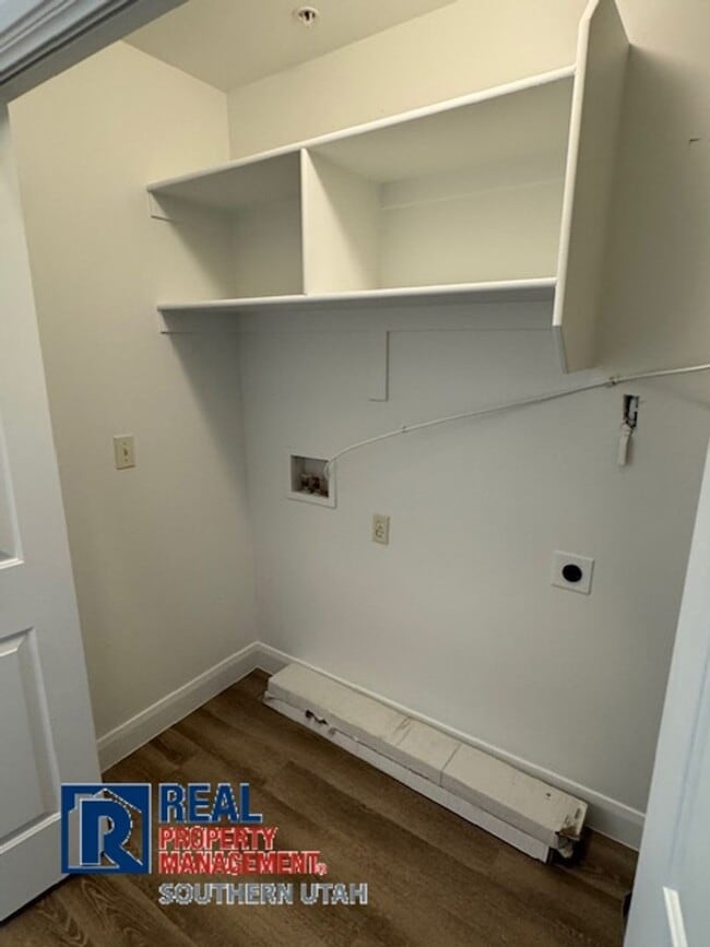 Building Photo - Condo in La Venita