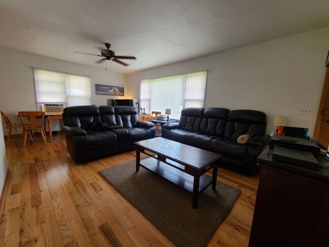 Building Photo - 2 Bedroom 1 Bath Home In Coloma