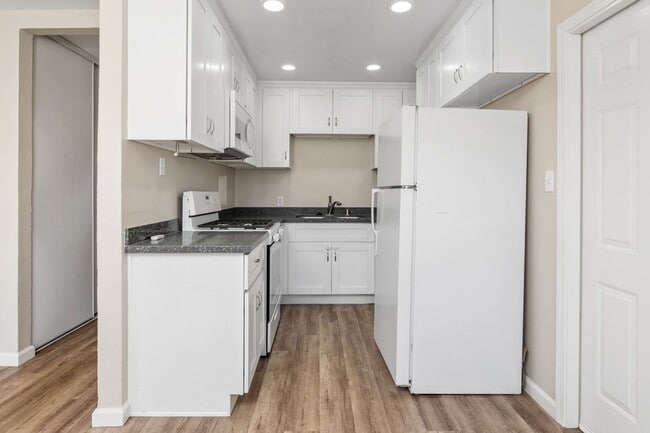 Building Photo - Single Family House