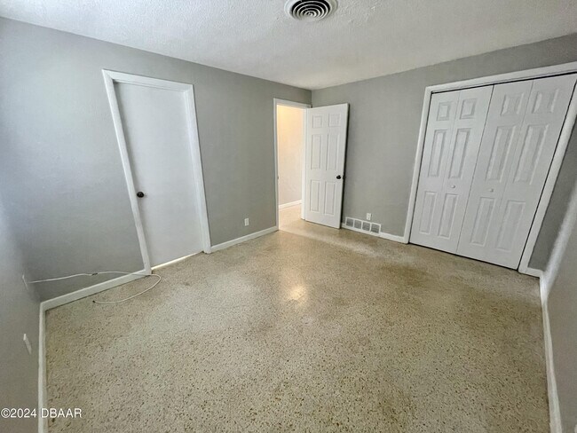 Building Photo - 3864 S Atlantic Ave