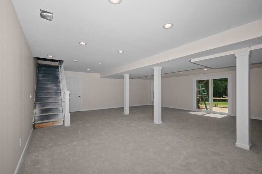 Building Photo - 1511 Fall Creek Ln