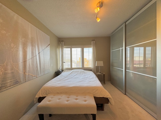 Building Photo - 4545 Wornall Rd