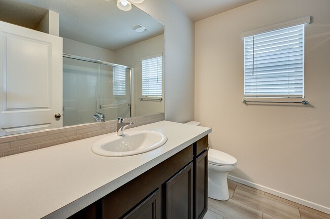 Building Photo - Beautiful Three Bedroom in Taverner Ridge!