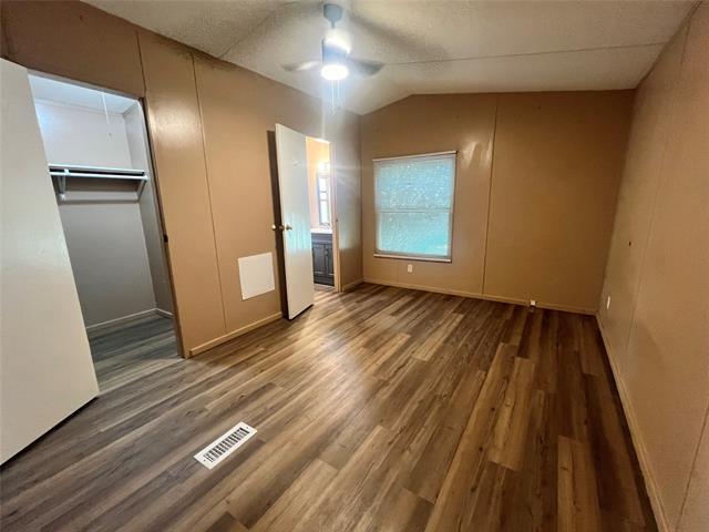 Building Photo - 4528 Wildwood Cir