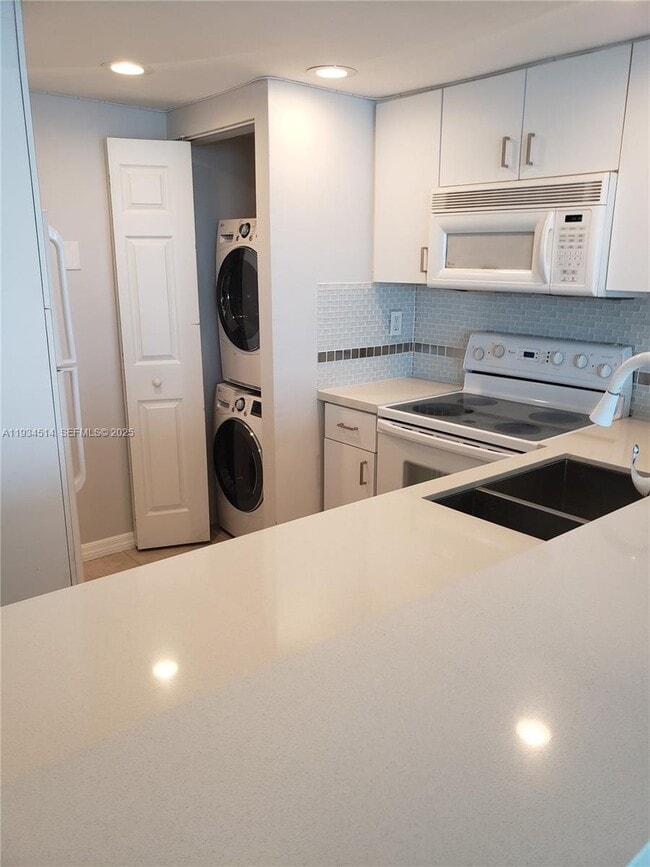 Building Photo - 600 NE 36th St