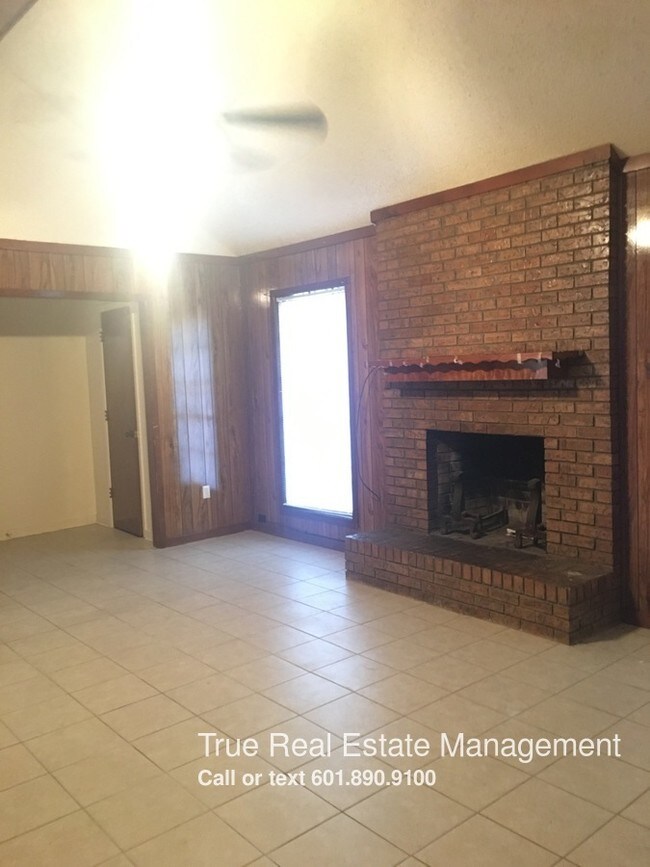 Building Photo - 4827 Cottonwood Ln